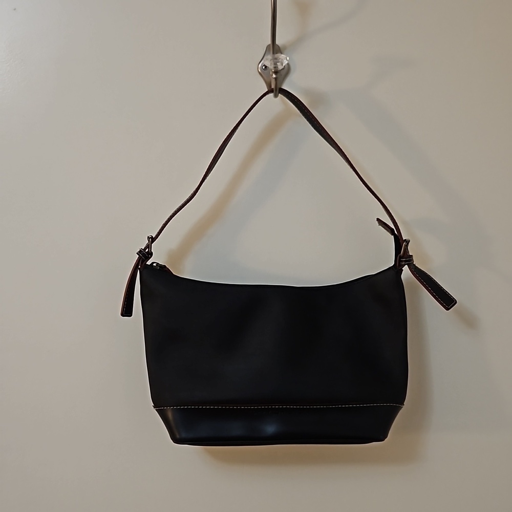 TOMMY HILFIGER Black Vinyl Shoulder Bag - Picture 2 of 10